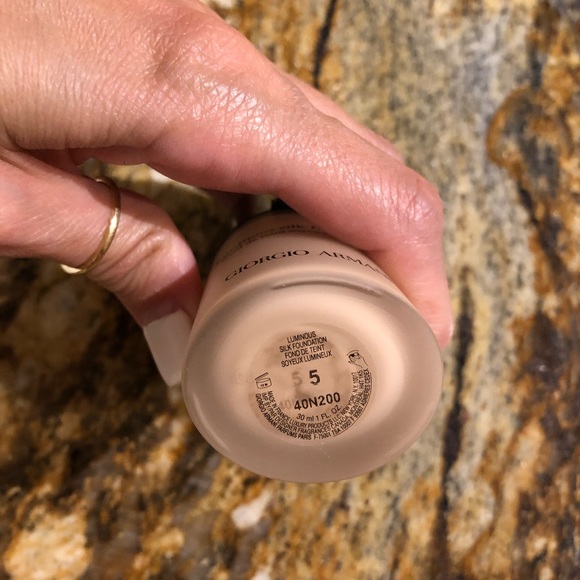 Giorgio Armani luminous silk shade 5 - Picture 2 of 3